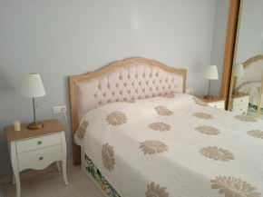 TORREMOLINOS ALQUILO Habitación doble baño privado y cocina compartida